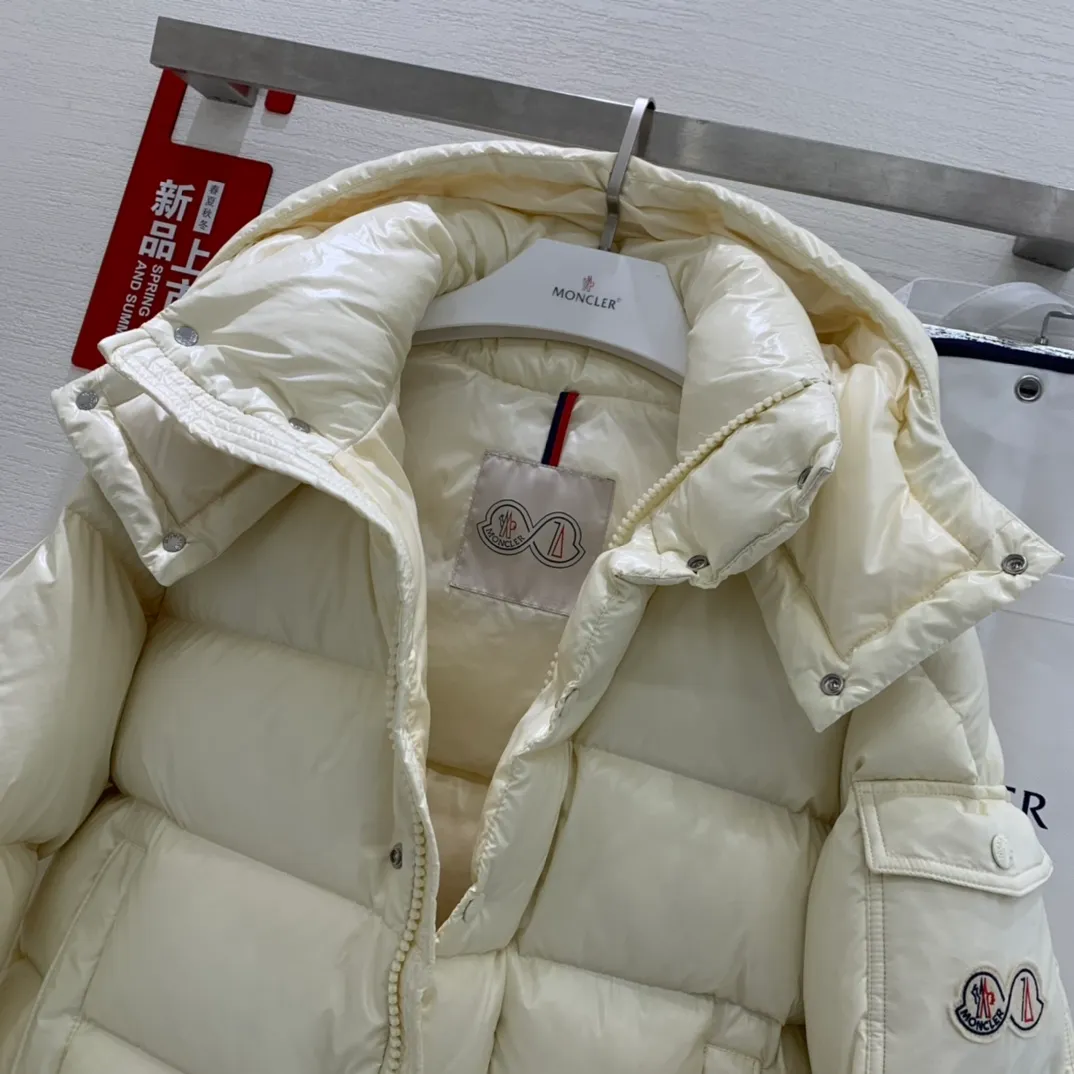 P390 Moncler/ 2026 70 、 。 DNA ， ， 。 Classic ， 、 。 Classic 70 。 Quality， 90 ，Premium Quality ， ，Black ！ Sizes M-3XL